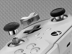 À propos de cet article Découvrez la manette sans fil Xbox Elite Series 2 - Core blanche : joysticks à tension réglable, poignée caoutchoutée enveloppante et gâchettes ultra-sensibles Personnalisez votre manette à l'infini avec des options exclusives de réattribution des boutons dans l'application Accessoires Xbox Enregistrez jusqu'à 3 profils personnalisés sur la manette et passez de l'un à l'autre à la volée Restez dans le jeu avec jusqu'à 40 heures d'autonomie de batterie rechargeable et des composants raffinés qui sont conçus pour durer Utilisez la technologie sans fil Xbox, Bluetooth ou le câble USB-C fourni pour jouer sur console, PC et mobile